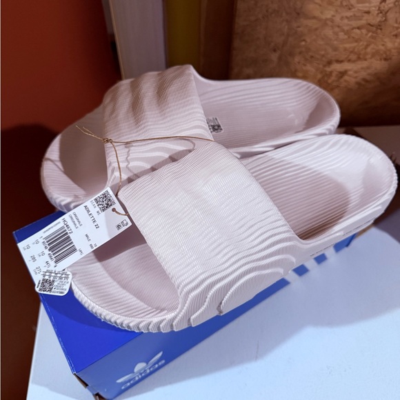 adidas Originals Adilette 22 Slides - Picture 4 of 5